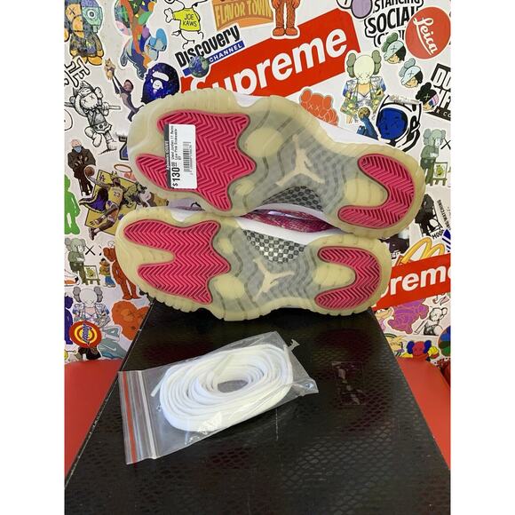 Size 7.5 - Air Jordan 11 Retro Low Pink Snakeskin W 100% Authentic 6M - Picture 5 of 5